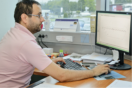 
Technische Auftragserfassung mit dem A+W CAD-Designer. In diesem CAD-System für Flachglas werden auch die Steuerdaten für die Forvet Chiara und andere CNC-Anlagen generiert.
