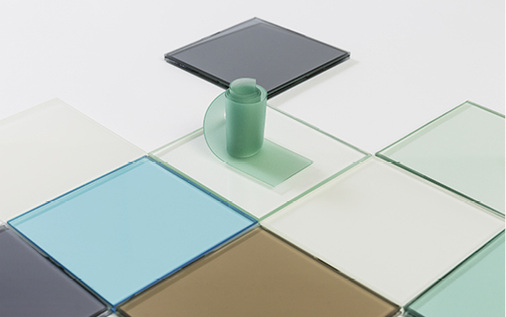 



Die klaren und eingefärbten PVB-Folien von Everlam für Verbund- und Verbundsicherheitsgläser wurden früher in Europa unter der Marke Butacite vertrieben. 
