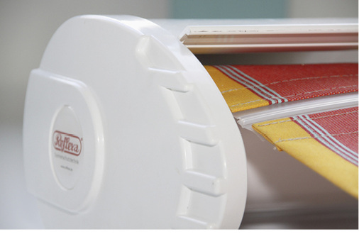 



Technisch gesehen kann bei „jeder“ Markise vor Ort das Tuch gewechselt werden. Es setzt nur das entsprechende Wissen beim durchführenden Unternehmen voraus.
