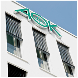 
Ob Neubau oder Sanierung, der Jalousiekasten kann jeder baulichen Situation angepasst werden und so den Sonnenschutz unauffällig integrieren.
