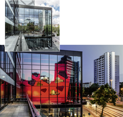 
Ein Unterschied bei Tag und Nacht: Tagsüber eher unscheinbar, präsentiert sich der Kubus bei Nacht durch sein eindrucksvolles Leuchten.
