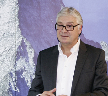 
Klaus Gayko gegenüber den Fachpartnern: „Sie haben sich vom bloßen Fensteranbieter zum umfassenden Problemlöser am Bau weiterentwickelt.“
