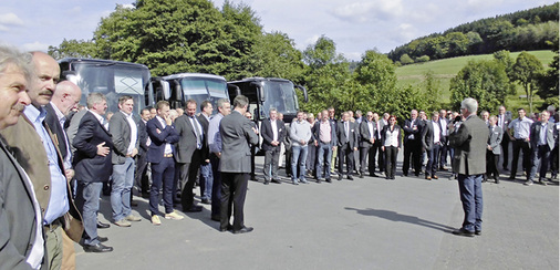 
Vor Ort bei Sorpetaler Fensterbau. Eine Betriebsbesichtigung ist inzwischen fester Bestandteil des Holz-/Holz-Alufenster-Kongresses.
