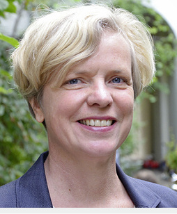 
Die Kommunikationsexpertin Katja Korehnke hat eine Ausbildung zum Design Thinking Coach und ist Spezialistin fur Innovationen und nachhaltige Technologien im Bereich Energie, Bau und Gebäudetechnik. Frau Korehnke schreibt ab S. 26 in dieser Ausgabe uber den „Mut zum Wandel: Neu denken statt anpassen“.
