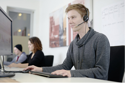 



Der digitale Handwerksbetrieb Vitraum tritt mit der Idee an, den reinen Verkauf um ein Full-Service-Angebot von der umfassenden Beratung bis hin zur Endmontage zu erweitern und so den Endkunden direkt am heimischen digitalen Endgerät abzuholen. 
