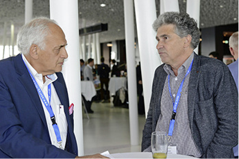 
Beat Kämpfen (r.) hier im Gespräch mit Reto Miloni (GF der Miloni Solar AG)
