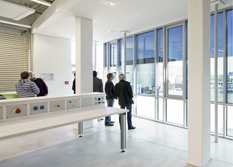 



Schaltbare Gläser werden für die Planer und Architekten mit verbesserten Umschaltzeiten und sinkenden Preisen immer attraktiver.
