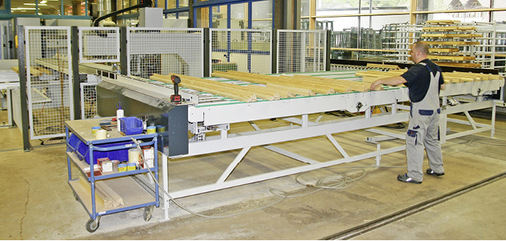 
Nach der CNC-Bearbeitung werden die Kanteln automatisch …
