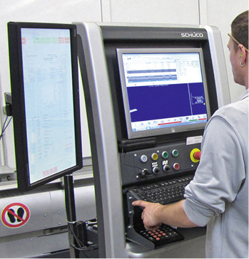 
Bei Hewe stehen die Monitore hochkant …
