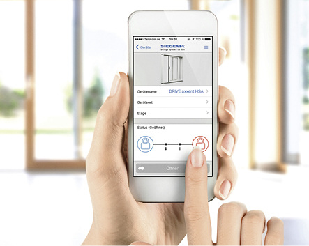 
Auf der BAU stehen bei der Siegenia Gruppe Smart-Home-Produkte und die bequeme Bedienung und Überwachung von Lösungen via App im Mittelpunkt, z. B. mit dem DRIVE axxent DK.
