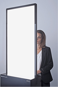 <p>
Das neue LightGlass ALED Privacy-Plus ist im leuchtenden Zustand blickdicht.
</p>

<p>
</p> - © Fotos Light Glass

