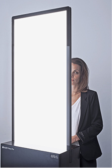 
Das neue LightGlass ALED Privacy-Plus ist im leuchtenden Zustand blickdicht.



