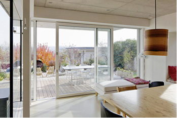 



Ein vollautomatischer Antrieb stattet die großflächige Schiebetür ST FV Drive von Schweizer mit allen Vorzügen aus, die man sich im gehobenen Ausbaustandard, in Krankenhäusern oder beim Wohnen im Alter wünscht. 
