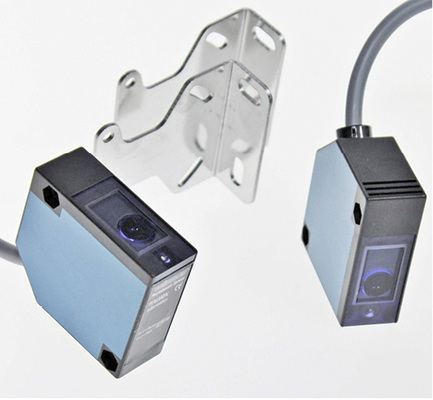 



Lichtschranken werden mit Gültigkeit der EN 12453 Pflicht an Toren im öffentlichen Bereich und müssen bei einer Torflügeldicke > 150 mm sogar doppelt unter Einhaltung eines bestimmten Abstandmaßes ausgeführt werden. 
