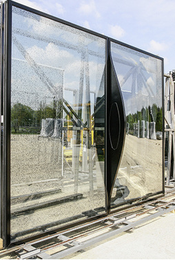 
Hier warten die Fassadenelemente auf den Transport nach Hamburg...
