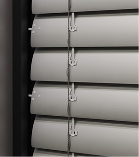 



Die Premium Lamelle soll mit ihrer Optik die Gebäudearchitektur unterstreichen und der Witterung standhalten. 
