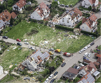 
Wetterereignisse wie in Augsburg 2015 zeigen deutlich, dass der Faktor Wind besser beachtet werden muss. 



