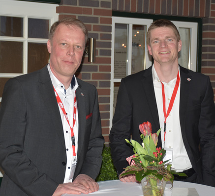 Vertriebsleiter Michael Siegmann und Geschäftsführer Hanjo Jungelmann (r.) - © Daniel Mund / GLASWELT
