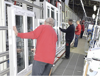 
 Rundgang durch die Fensterproduktion
