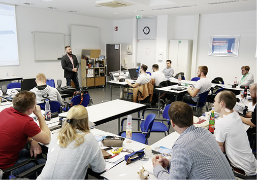 



Die Meisterprüfung verschafft wie seit jeher das Wissensfundament, das nötig ist um erfolgreich am Markt tätig zu sein. Auch hier gibt es wie z. B. mit Smart Home ständig neue Lerninhalte. 
