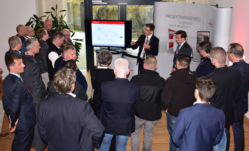 An verschiedenen Stationen wurden am Innovationstag zusätzliche Händlerunterstützungen erklärt