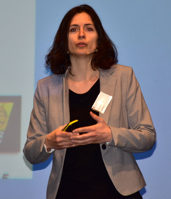 Visionärer Bericht über das Glas der Zukunft: Olivia Bouvard, Doktorandin vermittelte einen Überblick über die Aktivitäten der Gruppe Nanotechnologie für solare Energie des LESO-PB in Lausanne.