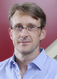 
Jörg Stahlmann ist Schreinermeister und Geschäftsführer einer Beratungsfirma und betreut nationale und internationale Fensterproduzenten.
