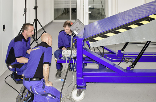 
Ein Foto von dem Montagezentrum in Steinhagen. Damit will man seinen Mitarbeitern und Händlern ein noch breiteres Seminar- und Schulungsprogramm anbieten.
