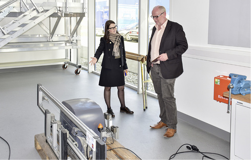 
Aus- und Weiterbildung wird zu einem unserer zentralen Themen in der Zukunft werden, sagt Martin J. Hörmann. Die GLASWELT Redaktion konnte sich überzeugen, dass das im Montagezentrum bereits intensiv gelebt wird.
