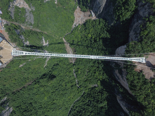 Die Brücke aus der Vogelperspektive. - © Zhangjiajie Grand Canyon Tourism Management Co., Ltd
