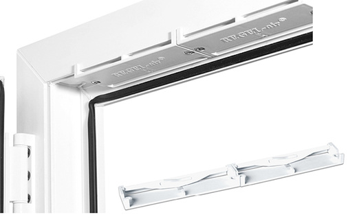 
Für einen ständigen Luftaustausch sorgt hier das unauffällig im Rahmen integrierte Paar Regel-air von Innoperform. 



