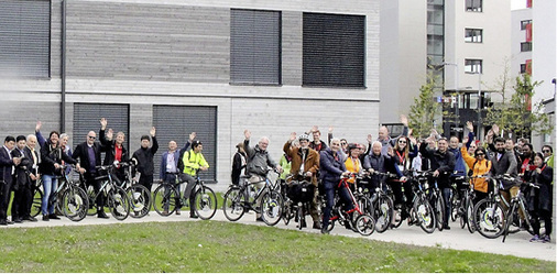 
Acht Exkursionen zu 40 spannenden Passivhausprojekten in Wien und Umgebung standen ebenfalls auf dem Programm. Diese Teilnehmer waren umweltfreundlich 30 Kilometer mit dem Rad unterwegs.



