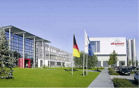 <p>
</p>

<p>
Die Zentrale der 1982 in Ettlingen gegründeten aluplast GmbH ist heute in Karlsruhe angesiedelt.
</p> - © Grafik: aluplast

