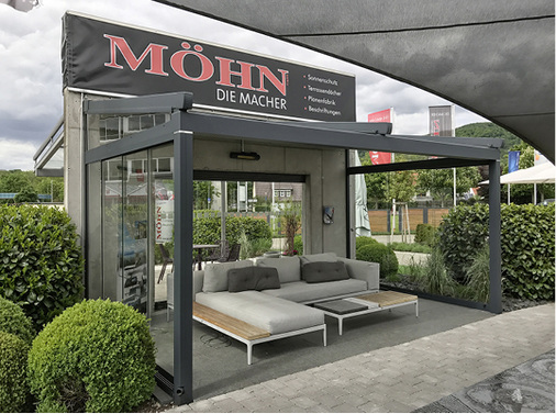 



Egal ob Glasdach, Pergola oder Lamellendach, wichtig ist es die Unterschiede der verschiedenen Produkte unter realen Bedingungen zeigen zu können.
