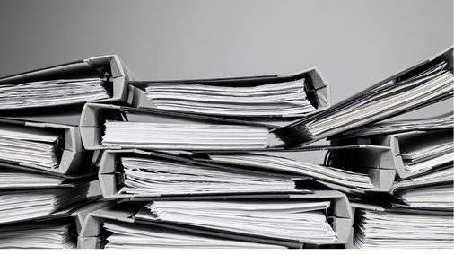 



Trotz digitalem Zeitalter braucht es immer noch viel Papier zur Dokumentation des CE-Zeichens und der werkseigenen Produktionskontrolle.
