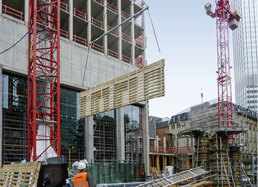 
Auch das Handling und der Einbau der „Giga Lites“ in Frankfurt wurden geplant.
