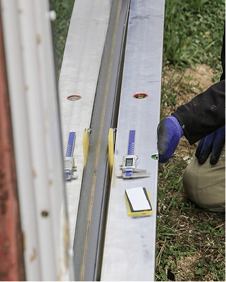 
Die Durchbiegung (hier 8 mm) wird durch die Verwendung von o.g. Montagewinkeln deutlich reduziert.
