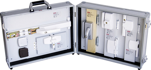 



Mit diesem Koffer soll dem Verbraucher die Sicherheit am Fenster veranschaulicht werden. 
