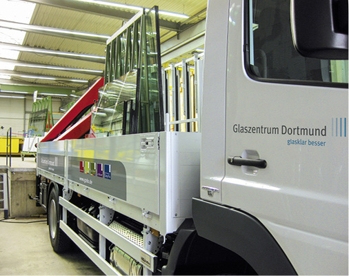 
Damit alle Gläser pünktlich und sicher zur Baustelle/zum Kunden gelangen, steht eine Flotte von sieben Lkw bereit.
