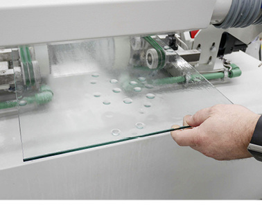 



Alle Facetten der Glasbearbeitung erwartet die Besucher bei Intermac, dazu zählt auch die Kantenbearbeitung.
