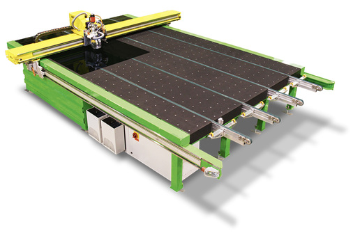 



02: Mit hoher Präzision und optimalen Beschleunigungswerten überzeugt die Rapidline als Universalschneidanlage für Float- und Ornamentglas sowohl für den Sonderzuschnitt und eilige Produktionsspitzen als auch als Einstieg in den automatisierten Zuschnitt.
