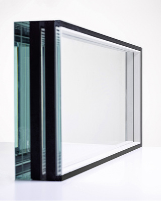 



Selbst komplexe Isolierglas-Aufbauten lassen sich mit den Edgetech-Spacern ausführen.
