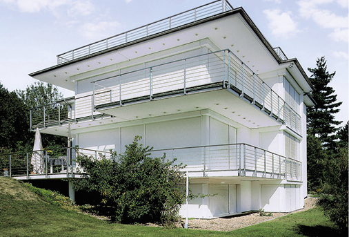 
Schon verstärkte Abschlüsse können ein Gebäude gegen den unerlaubten Zugriff von außen sichern.



