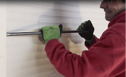 
Die Problematik bei Einbruchsversuchen ist immer die Wahl der Mittel beim Einbrecher. Leider lässt sich dieser nicht normen.



