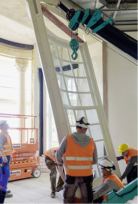 



Ein Montageteam mit zeitweise 10 Monteuren benötigte fast ein Jahr für die Montage aller Elemente.
