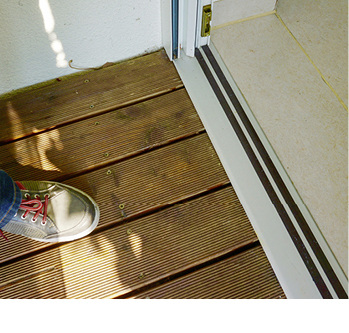 
„Die schwellenfreie Magnet-Doppeldichtung funktioniert im Betreuten Wohnen der Stiftung Espachstift bereits seit 2001 zuverlässig,“ so Ernst Schönhaar.



