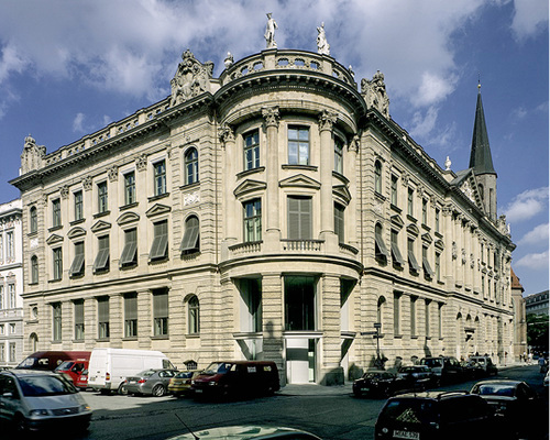 



Im Bereich Denkmalschutz ist Holz ein nicht wegzudenkender Werkstoff, wenn es um die Erhaltung von alten Gebäuden geht.
