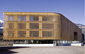 



Schon bei der Planung sollte vom Architekten über die zukünftige Pflege der Fassade nachgedacht werden.
