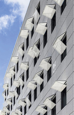 



Alle Schiebeklappläden können vollkommen unabhängig voneinander je nach Nutzerbedarf gesteuert werden.
