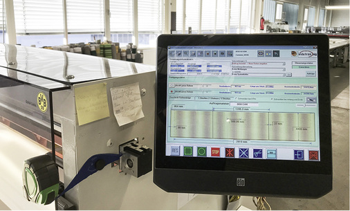 



Die Zuschnittdaten werden direkt aus den Kundendaten generiert und berücksichtigen auch die vorhandenen Ballenbreiten.
